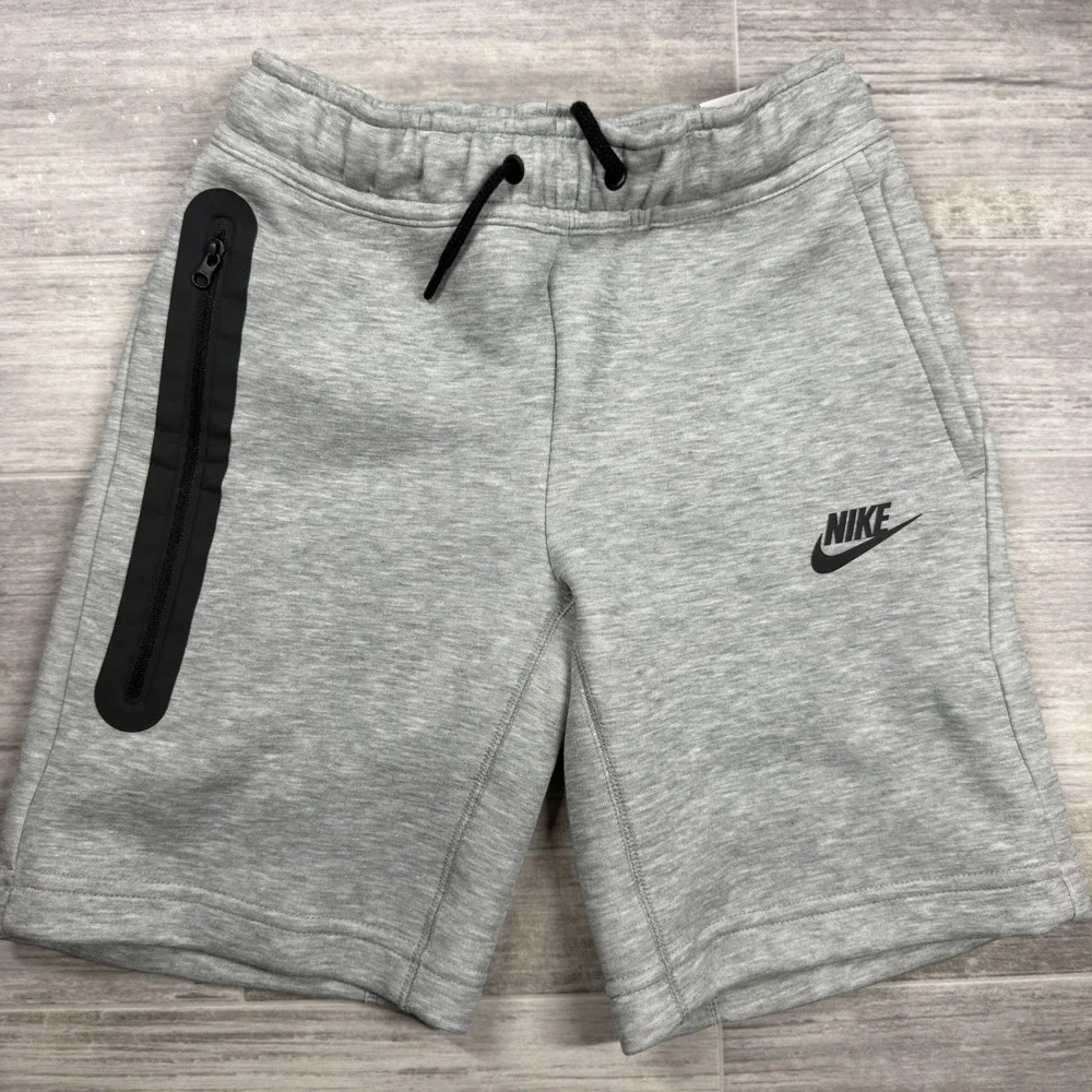 Boy's Nike Tech Fleece Gray Athletic Shorts Size Small Zipper Pocket FD3289-063